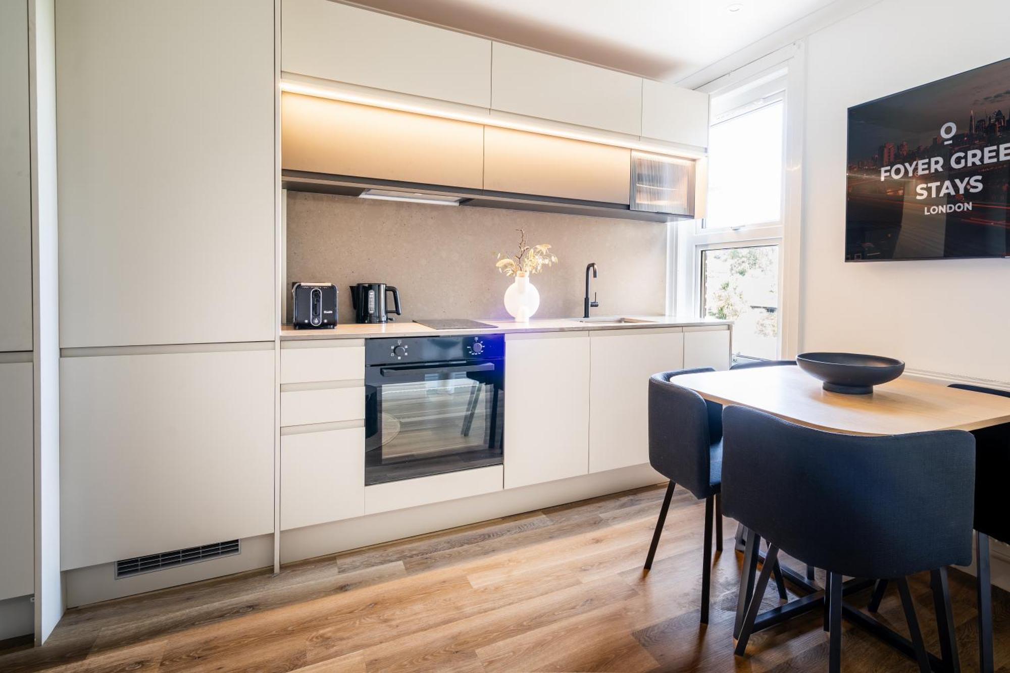 Newly Designed, 2Br Apt, 5Min From Northwood London Tube Station, Nato Hq, Ideal For Wembley, Warner Studio, Contractors Exterior photo