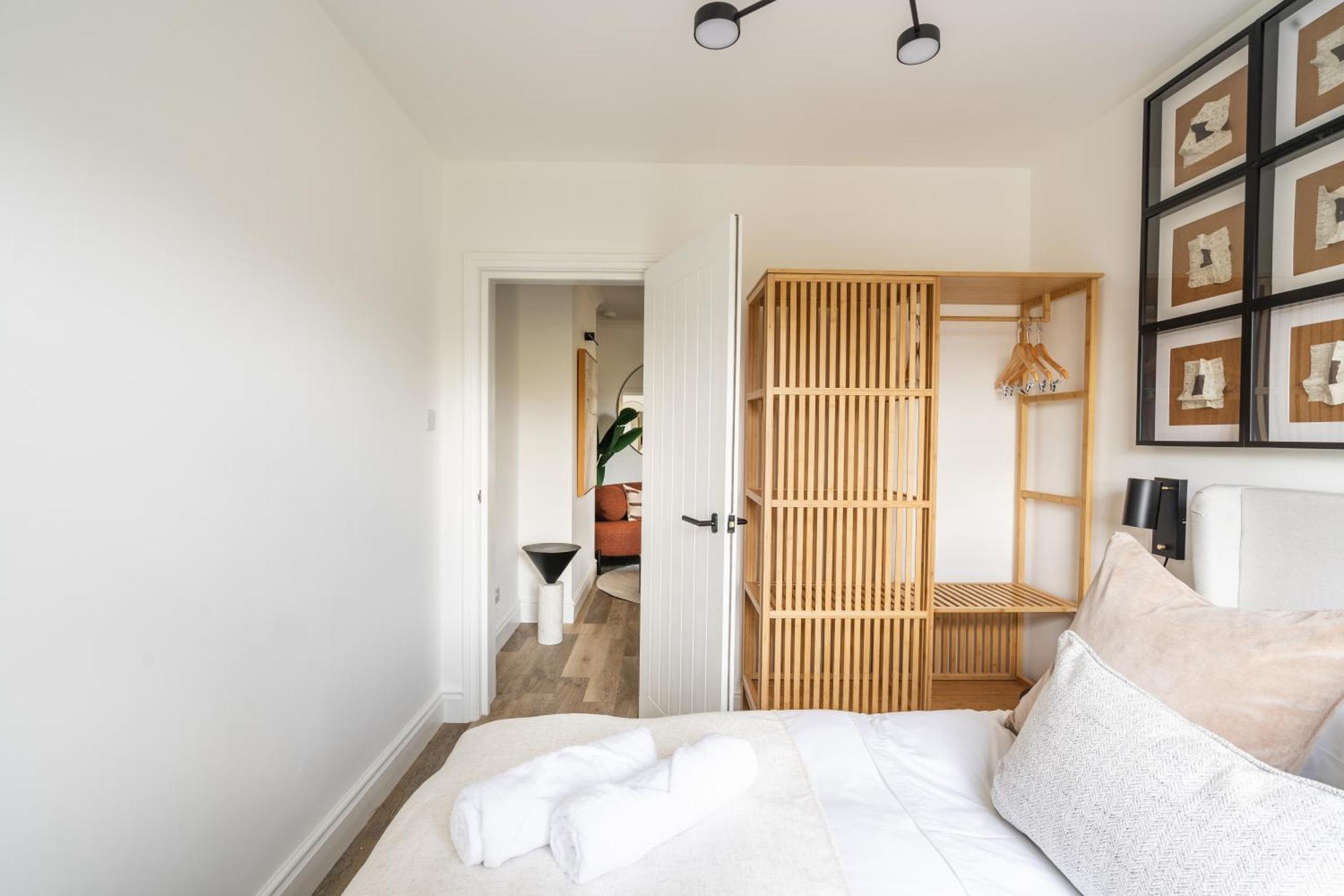 Newly Designed, 2Br Apt, 5Min From Northwood London Tube Station, Nato Hq, Ideal For Wembley, Warner Studio, Contractors Exterior photo